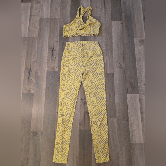 Noire Blanc Lamone Scrunch set - Picture 5 of 9